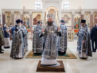 Управляющий Северным викариатством г. Москвы епископ Наро-Фоминский Парамон совершил Литургию Преждеосвященных Даров в храме свт. Спиридона Тримифунтского в Коптеве г. Москвы.