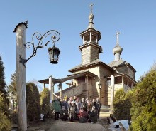 Наша группа на фоне Покровского Храма