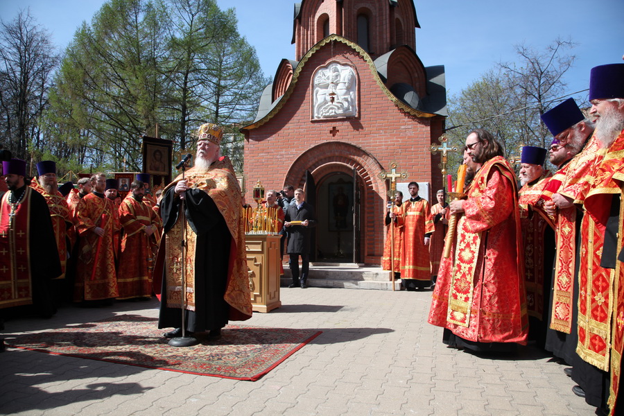 Храм Георгия Победоносца в поселке Караванном